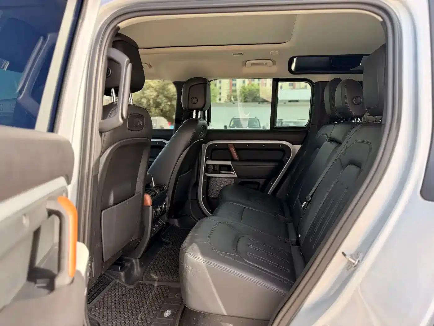 Land Rover Defender 2020 110 P400 First Edition Matte Silver Special Package — миниатюра 8