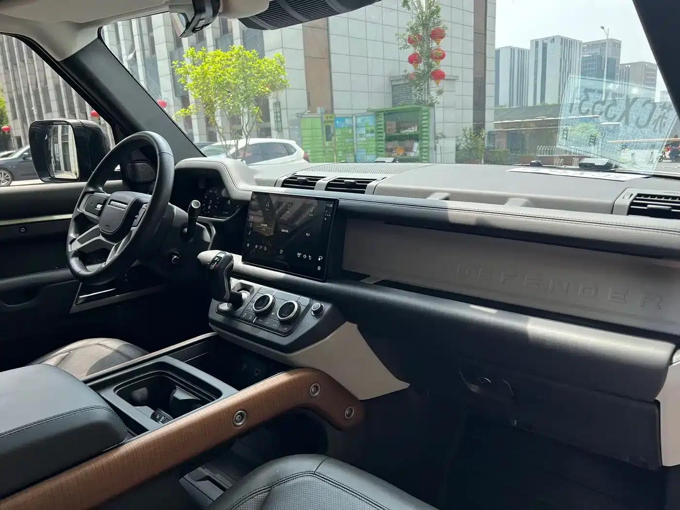 2023 Land Rover Defender 110 3.0T P400 Dark Edition — миниатюра 11