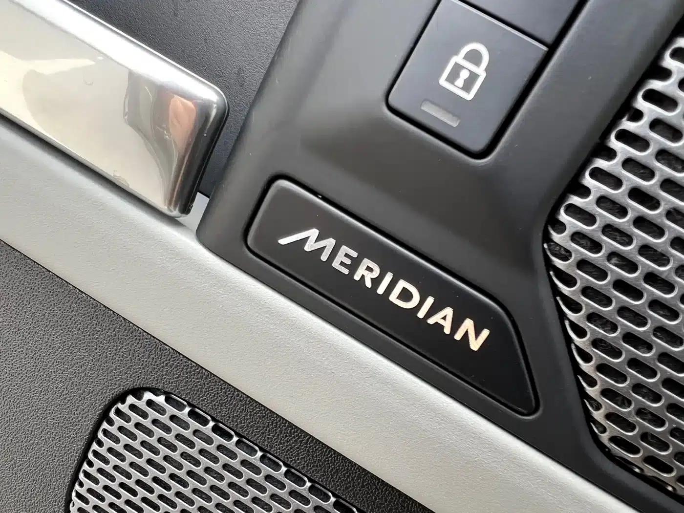 2023 Land Rover Defender 110 3.0T P400 Dark Edition — миниатюра 13