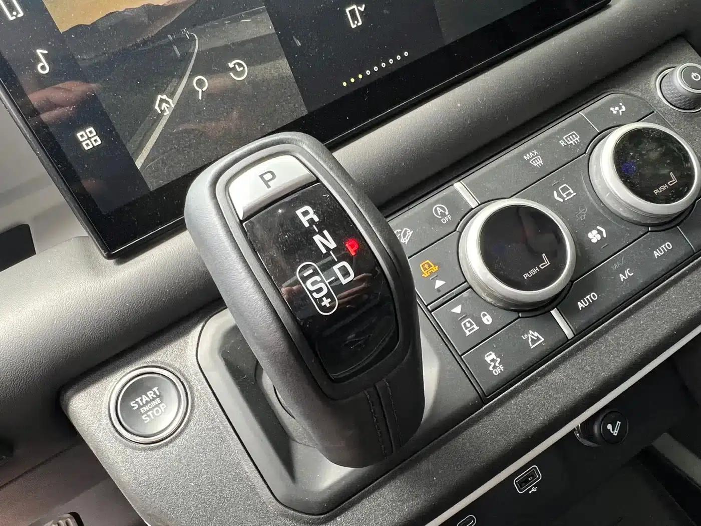 2023 Land Rover Defender 110 3.0T P400 Dark Edition — миниатюра 8