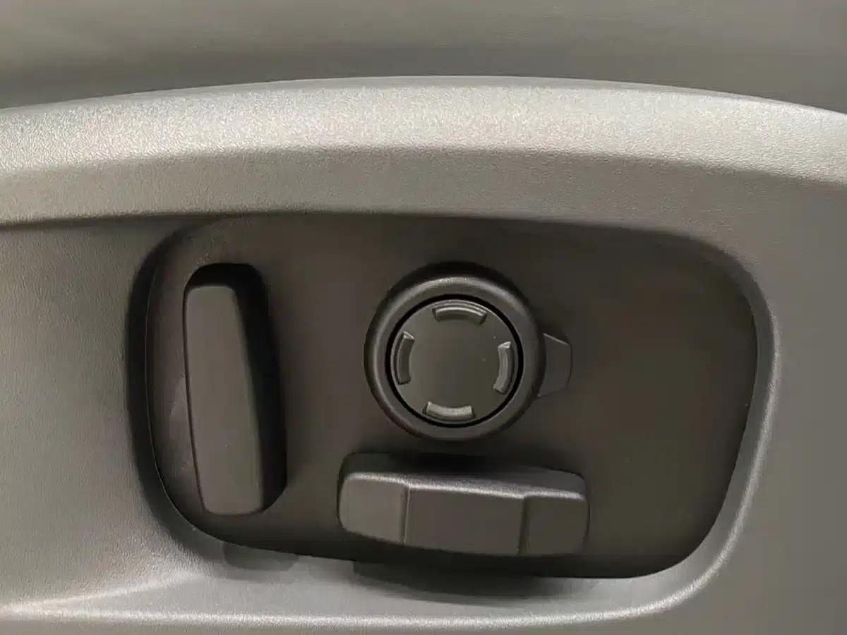 2023 Land Rover Defender Facelift 110 3.0T P400 X-DYNAMIC HSE — миниатюра 25