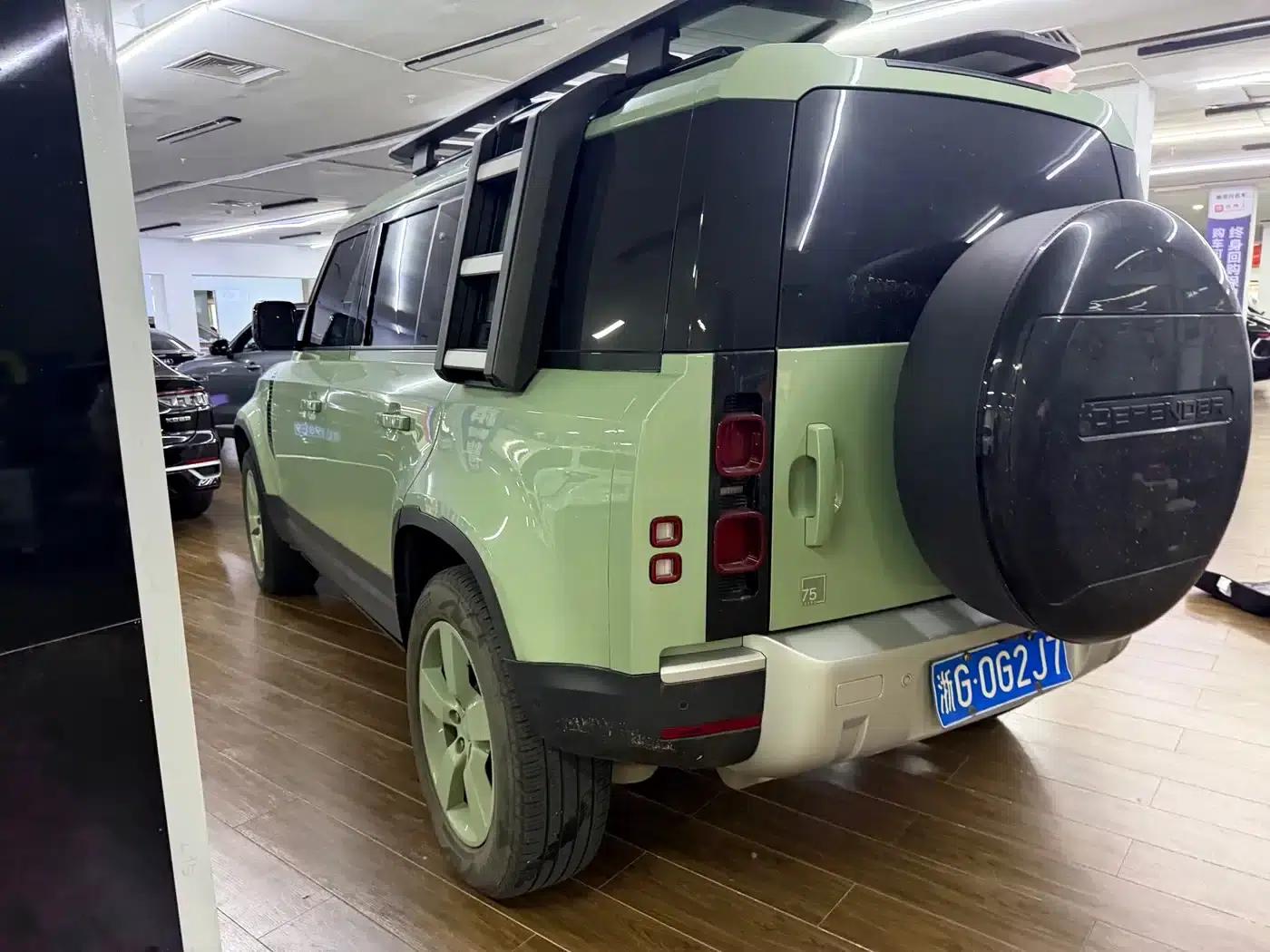 2023 Land Rover Defender 110 3.0T P400 75th Anniversary Edition — миниатюра 11