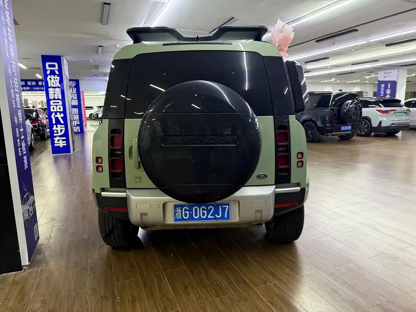 2023 Land Rover Defender 110 3.0T P400 75th Anniversary Edition — миниатюра 12