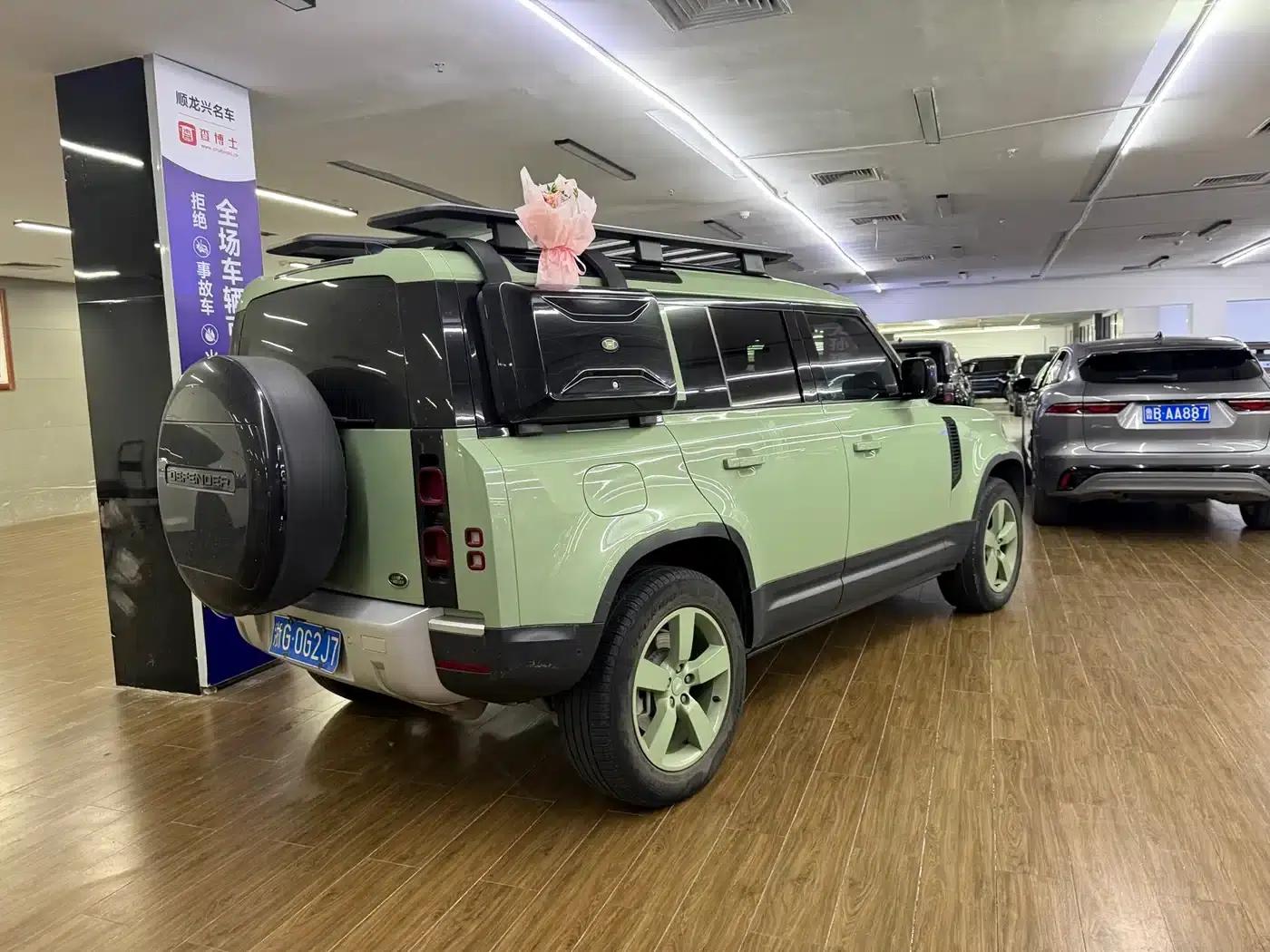 2023 Land Rover Defender 110 3.0T P400 75th Anniversary Edition — миниатюра 13