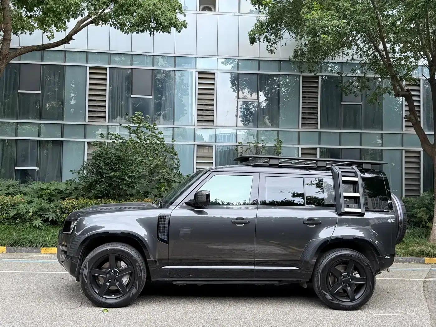 2023 Land Rover Defender Facelift 110 3.0T P400 Dark Edition — миниатюра 4