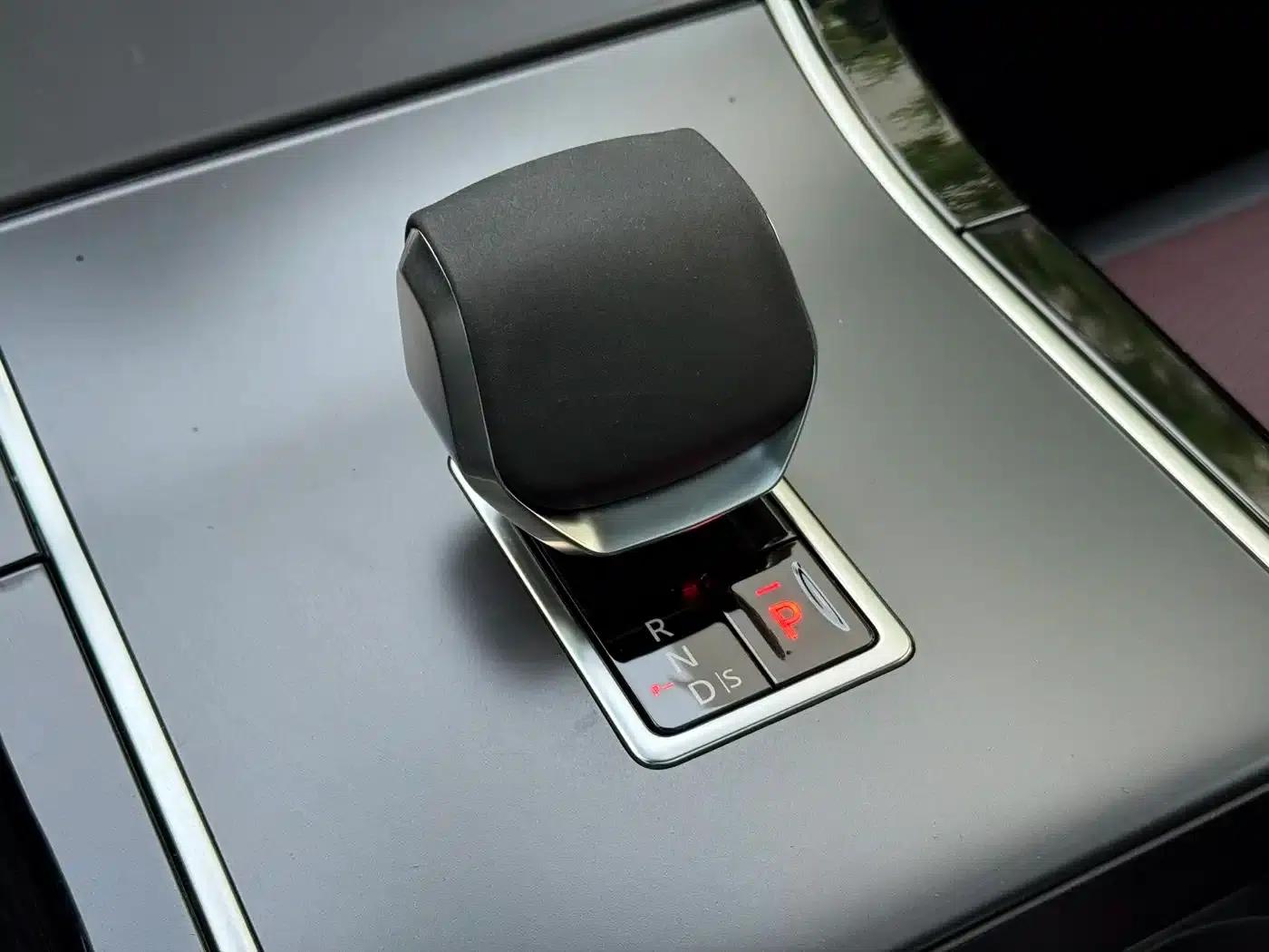 Range Rover Velar 2025 Dynamic HSE — миниатюра 9