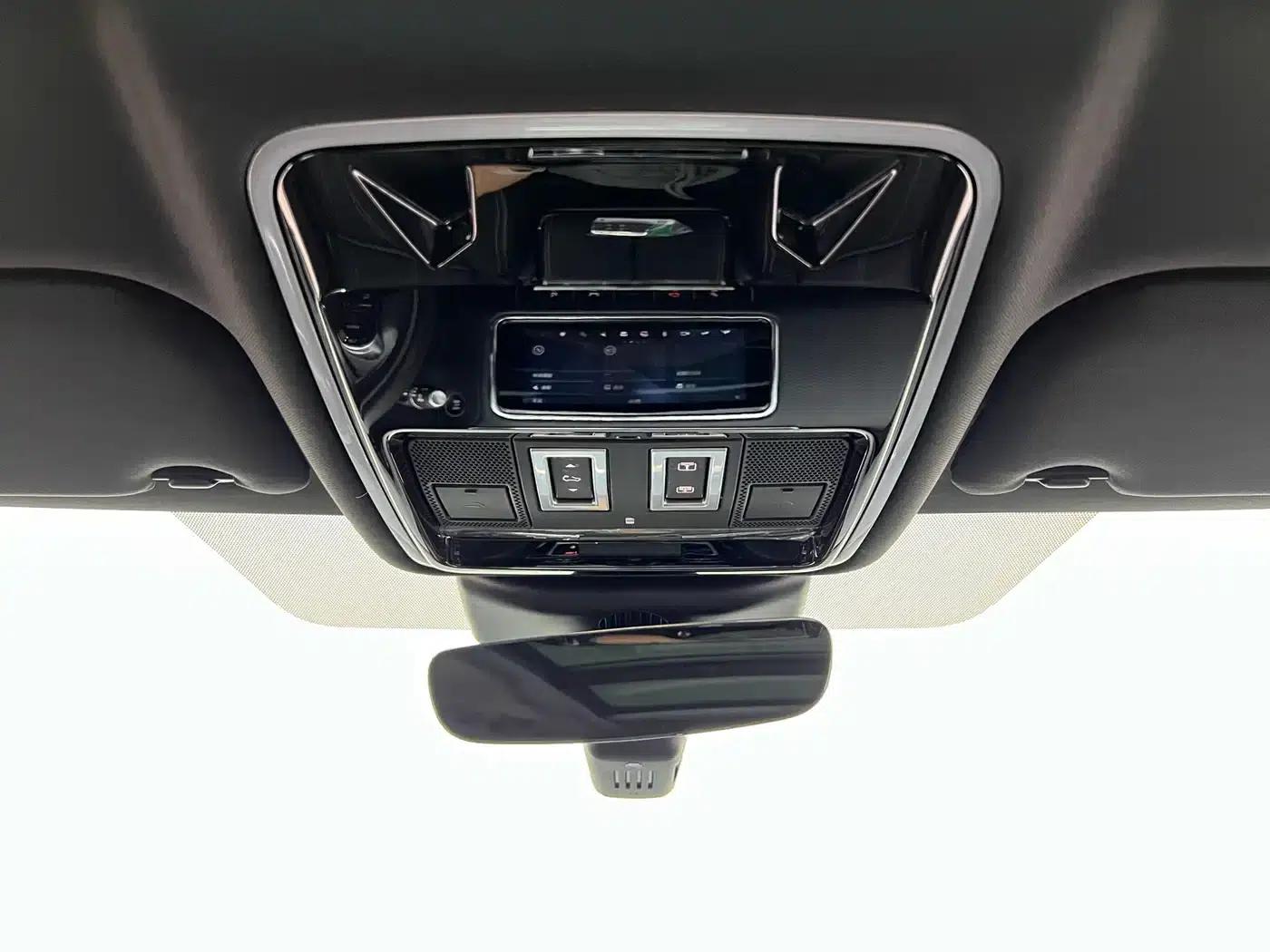 Range Rover Velar 2018 P300 S — миниатюра 23