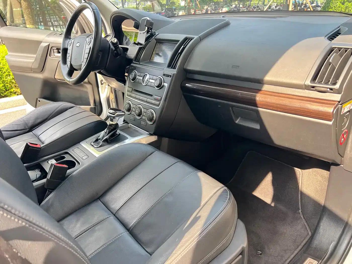 Freelander 2 2014 2.2T SD4 SE Diesel — миниатюра 18