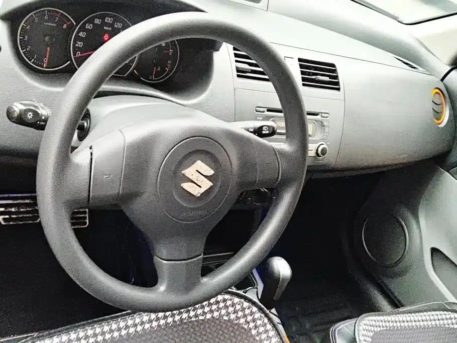 2016 Swift 1.5L Automatic Fashion Cool Play Edition — миниатюра 12