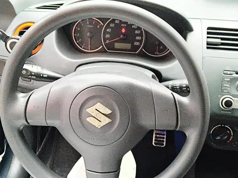 2016 Swift 1.5L Automatic Fashion Cool Play Edition — миниатюра 15