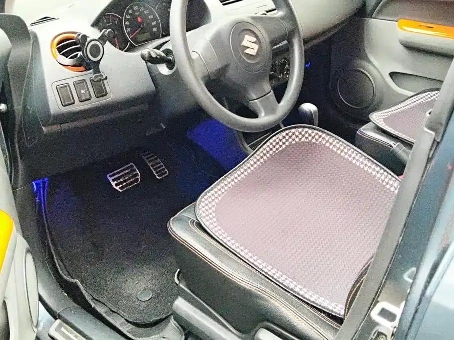 2016 Swift 1.5L Automatic Fashion Cool Play Edition — миниатюра 9