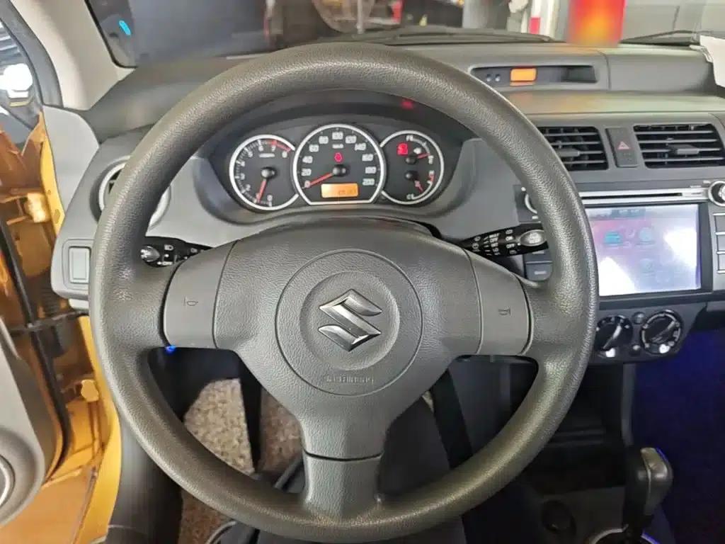 2015 Swift 1.5L Automatic Limited Edition — миниатюра 11