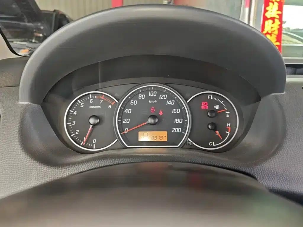 2015 Swift 1.5L Automatic Limited Edition — миниатюра 12