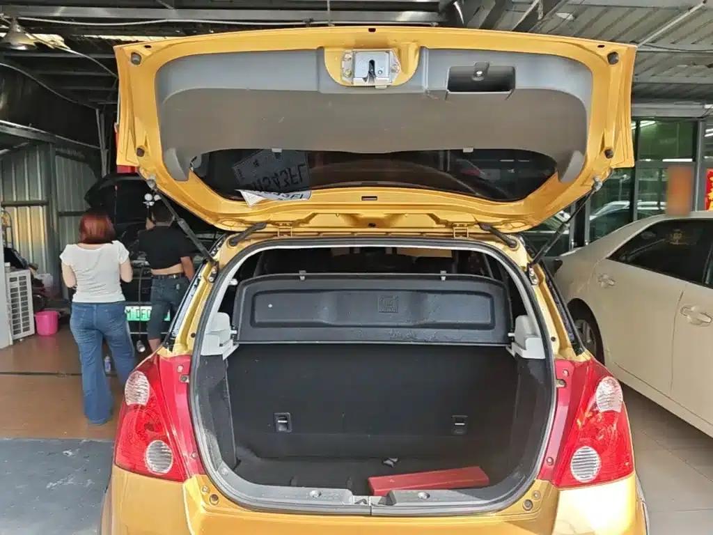 2015 Swift 1.5L Automatic Limited Edition — миниатюра 19