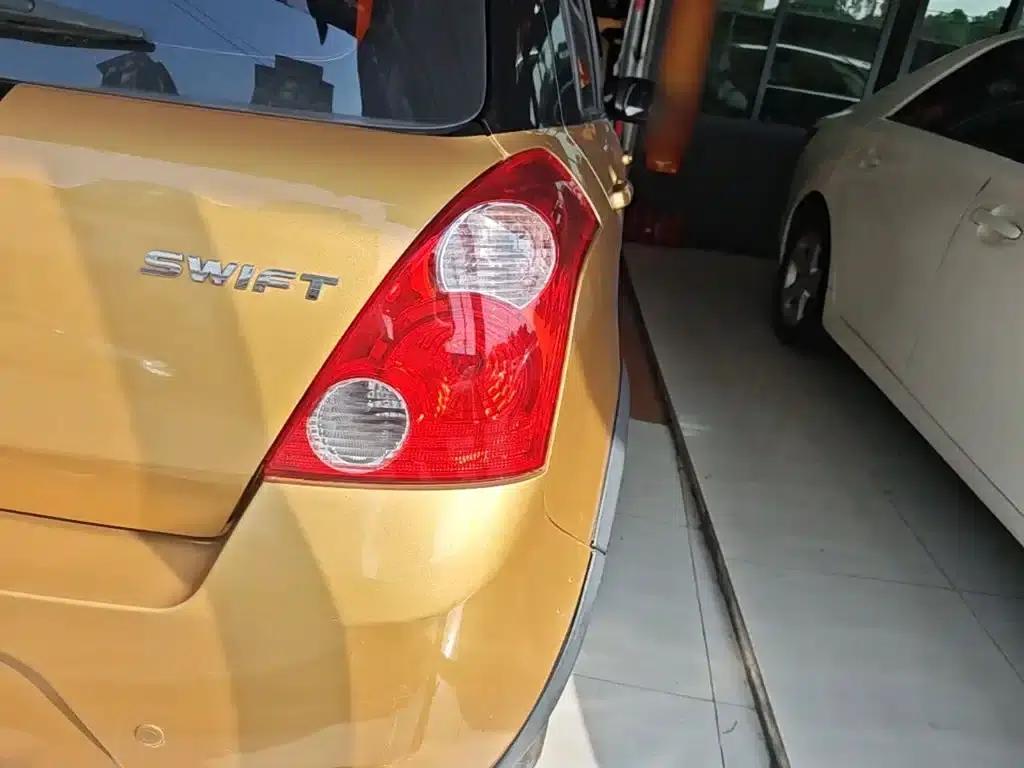 2015 Swift 1.5L Automatic Limited Edition — миниатюра 8