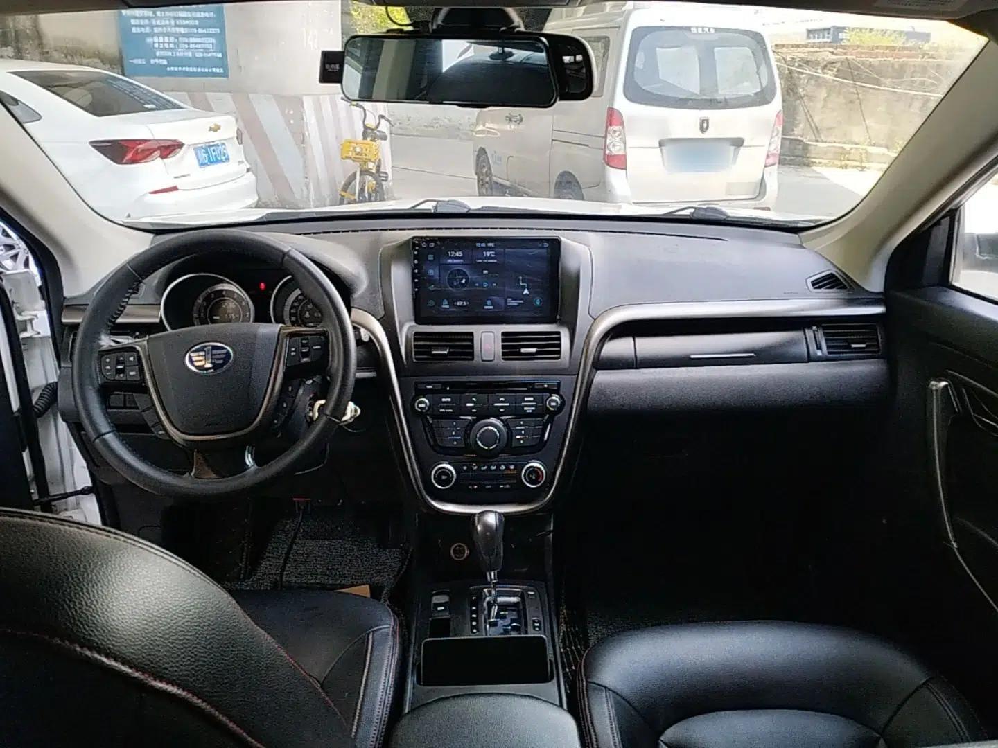 Bestune X80 2015 2.0L Automatic Comfort Anniversary Edition — миниатюра 12