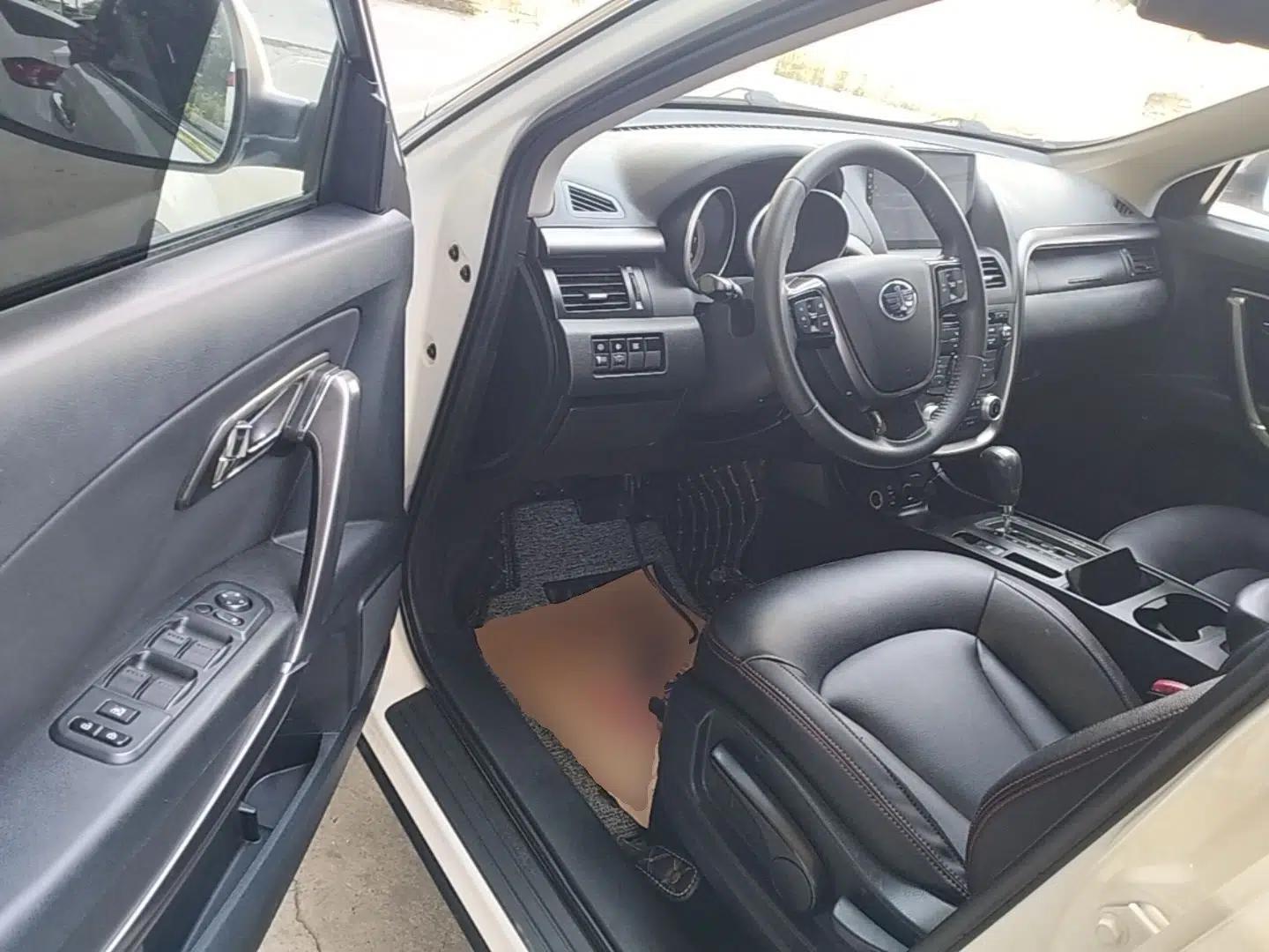 Bestune X80 2015 2.0L Automatic Comfort Anniversary Edition — миниатюра 18