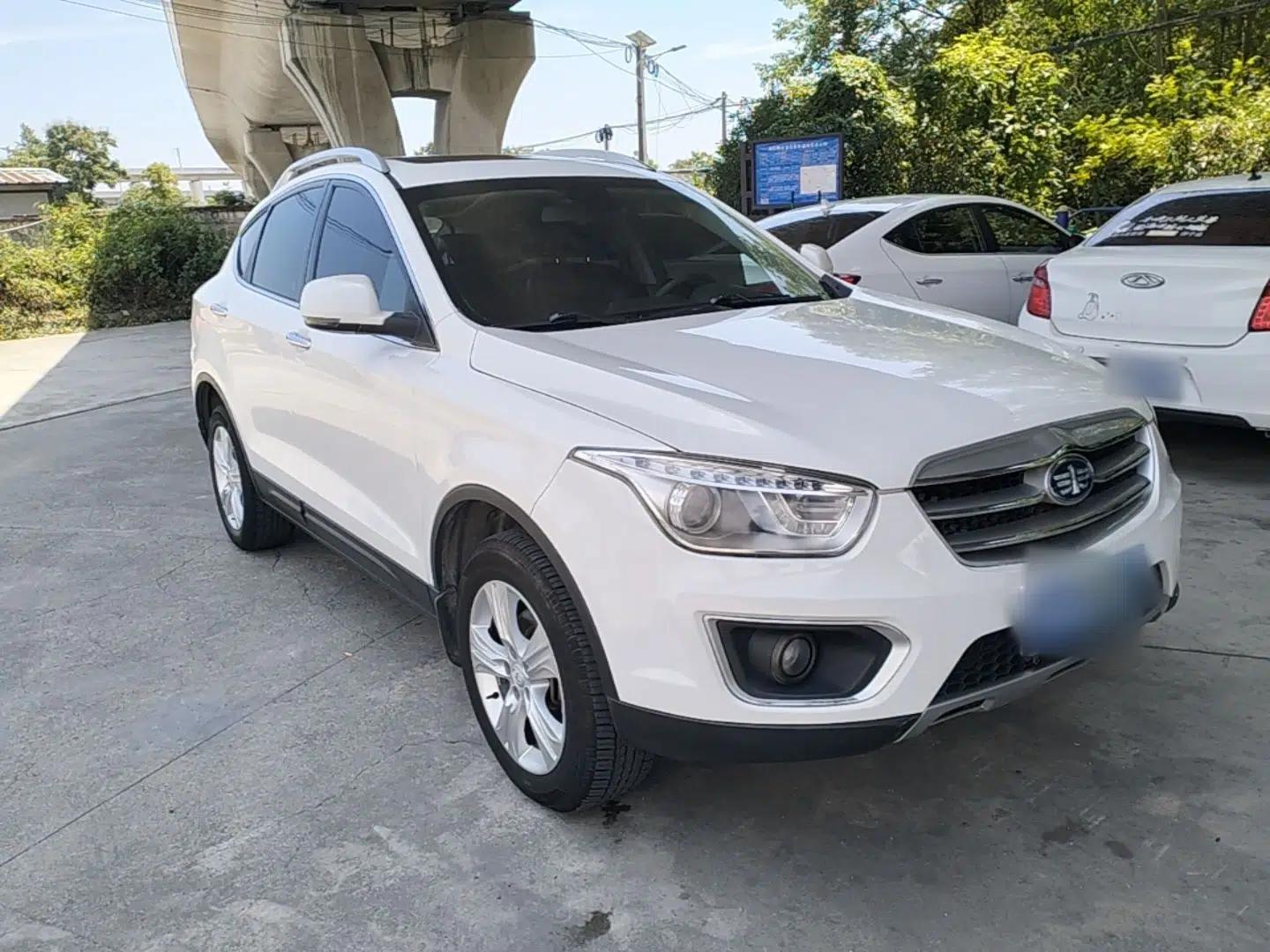 Bestune X80 2015 2.0L Automatic Comfort Anniversary Edition — миниатюра 3