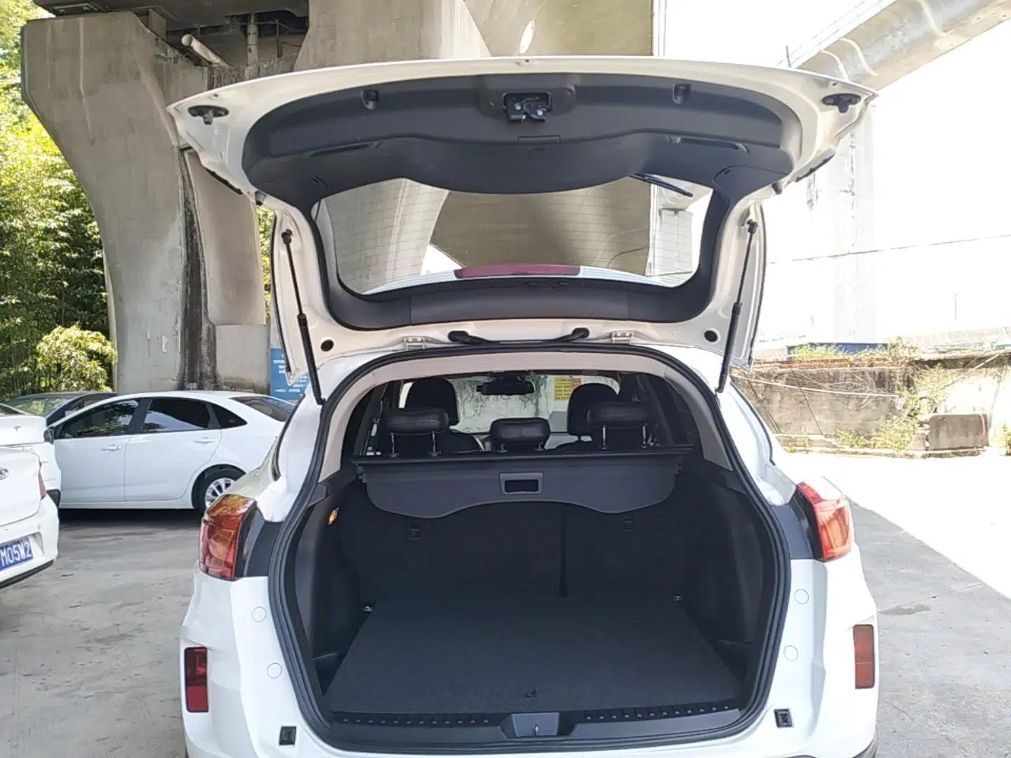 Bestune X80 2015 2.0L Automatic Comfort Anniversary Edition — миниатюра 22