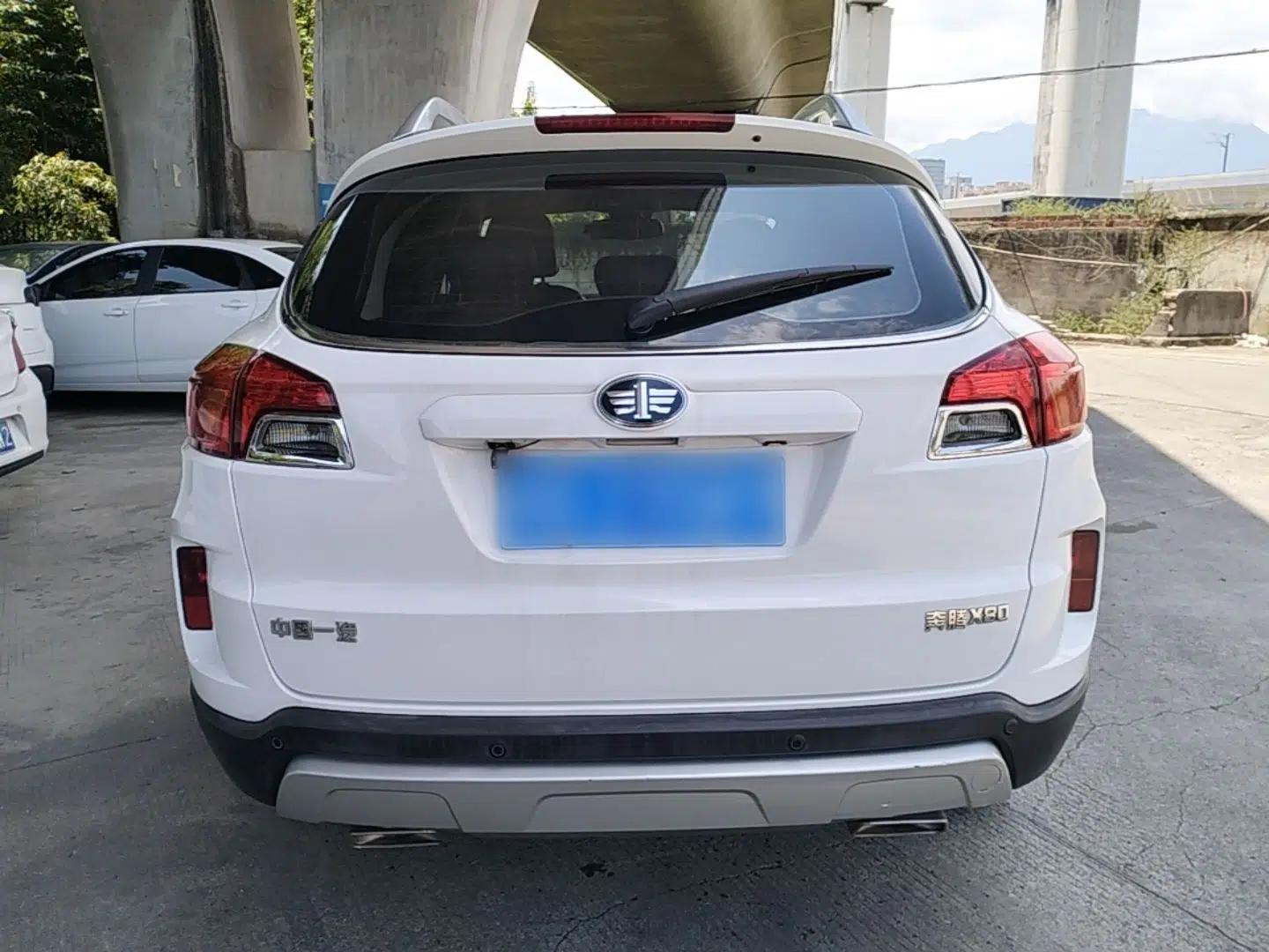 Bestune X80 2015 2.0L Automatic Comfort Anniversary Edition — миниатюра 5