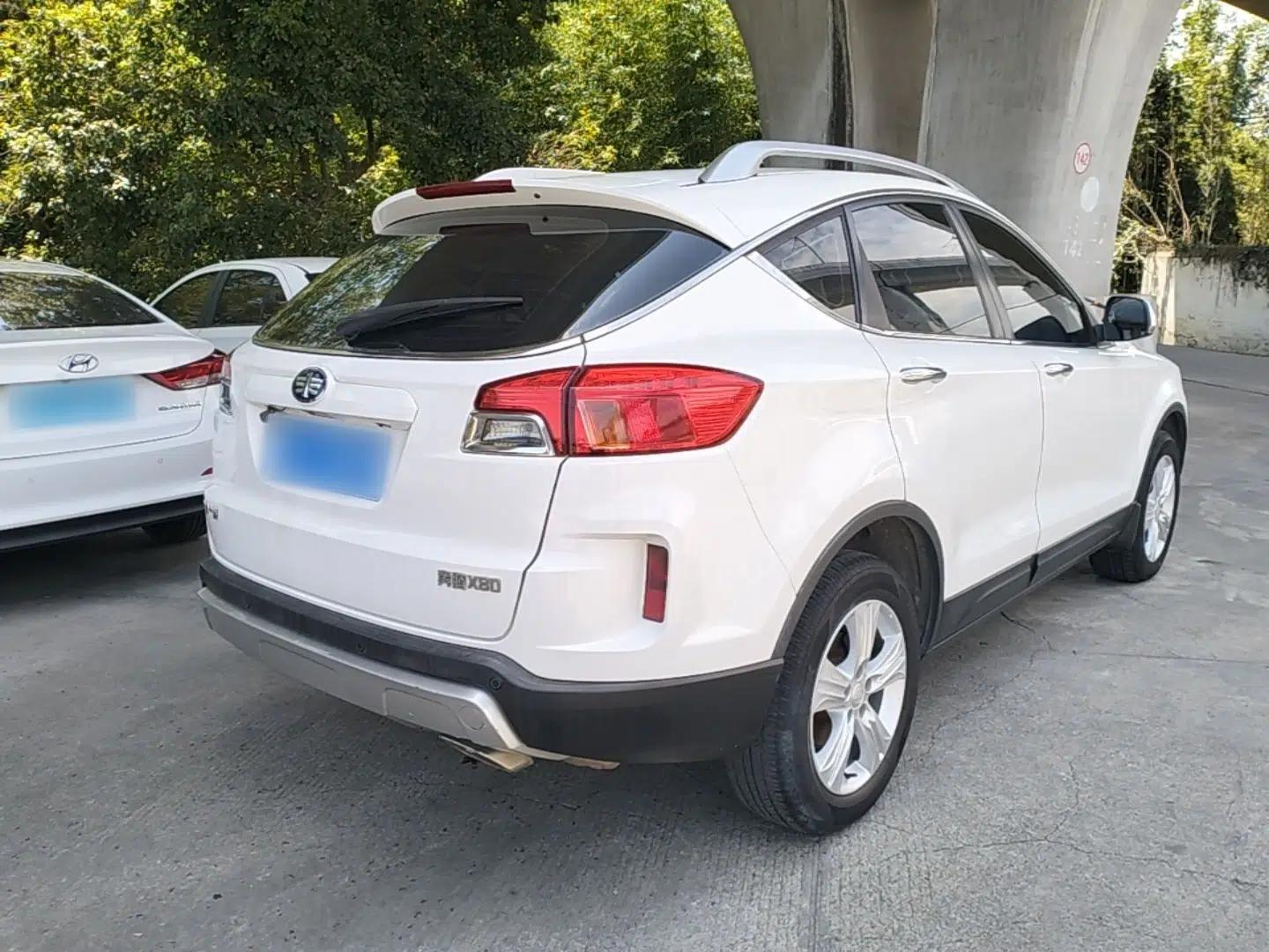 Bestune X80 2015 2.0L Automatic Comfort Anniversary Edition — миниатюра 6