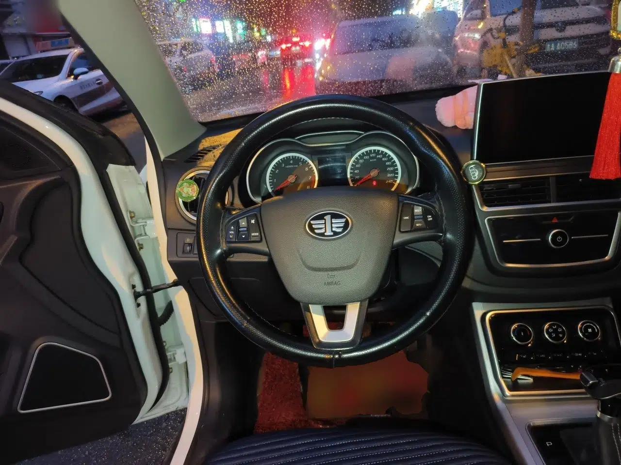 Bestune X40 2019 1.6L Automatic Luxury Edition China VI — миниатюра 10