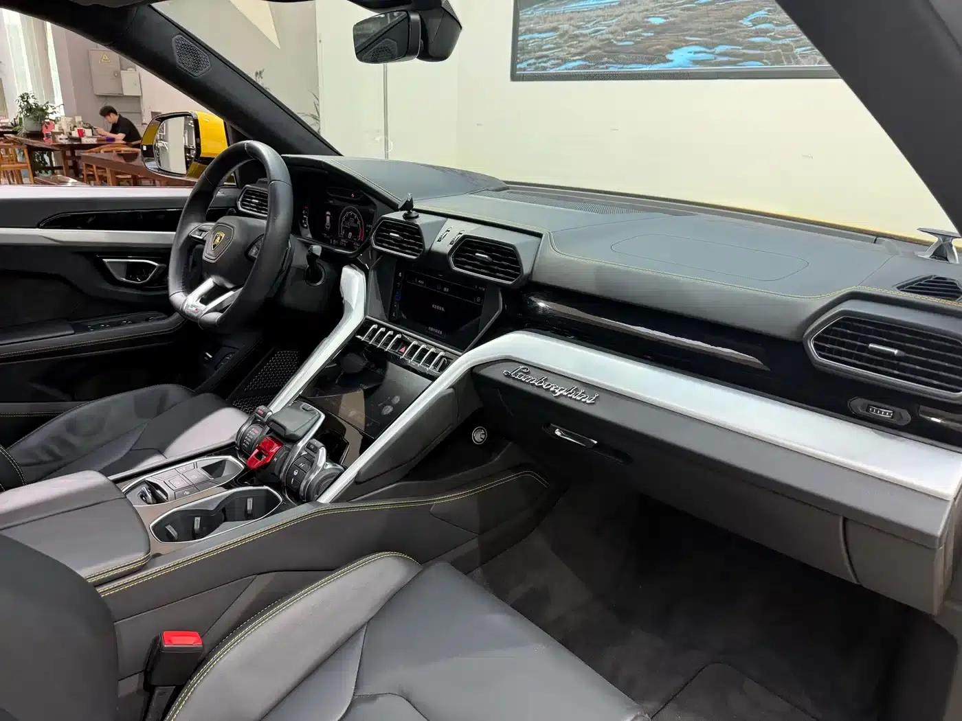 2018 Urus 4.0T V8 — миниатюра 10