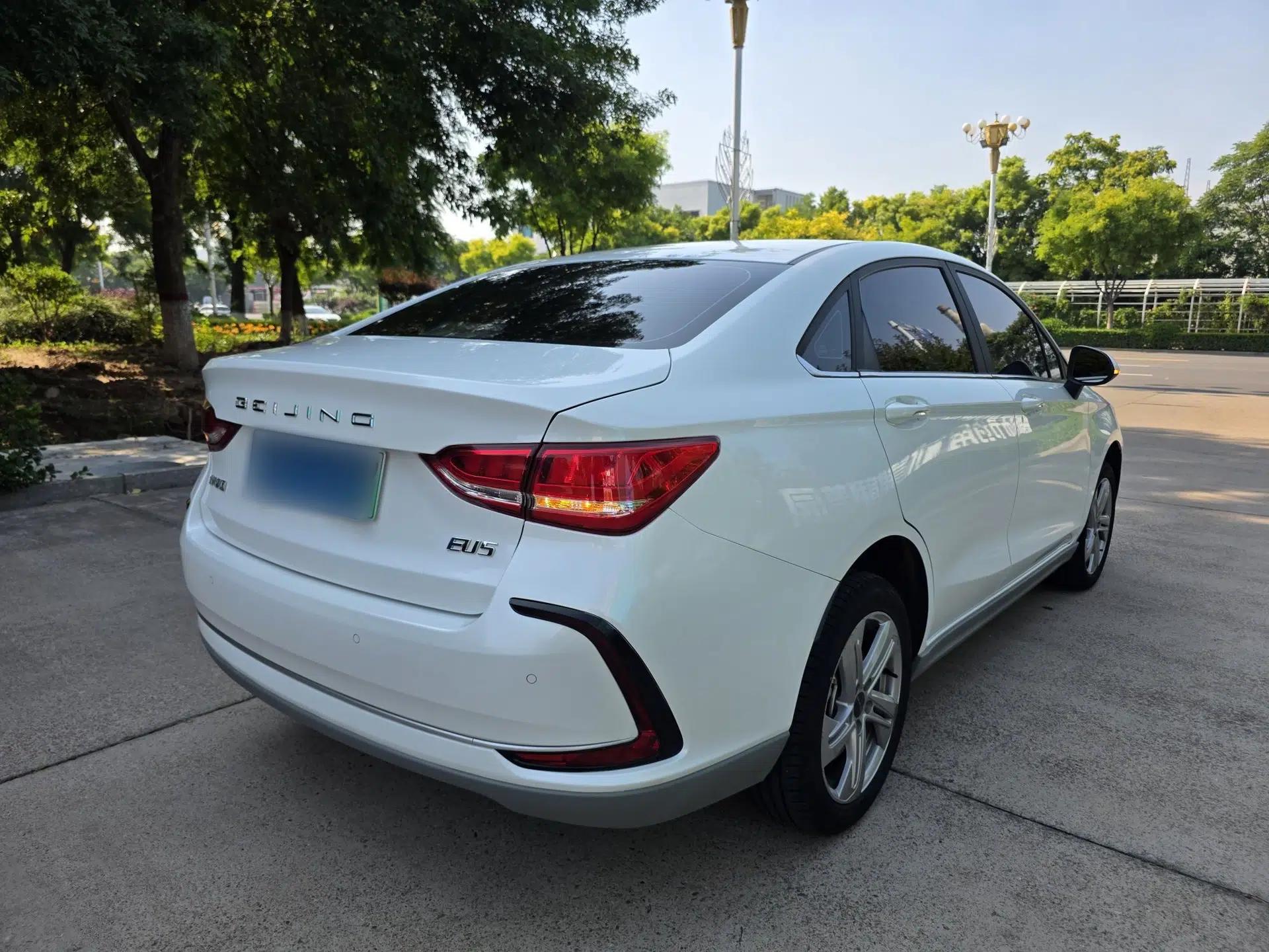 BAIC Beijing EU5 2025 Hongtu Standard Edition — миниатюра 8