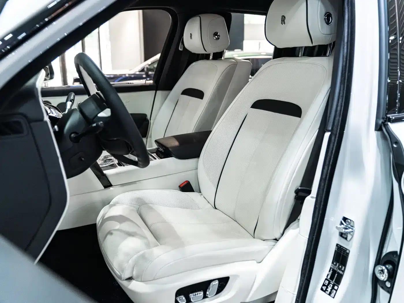 2020 Cullinan Black Badge — миниатюра 13