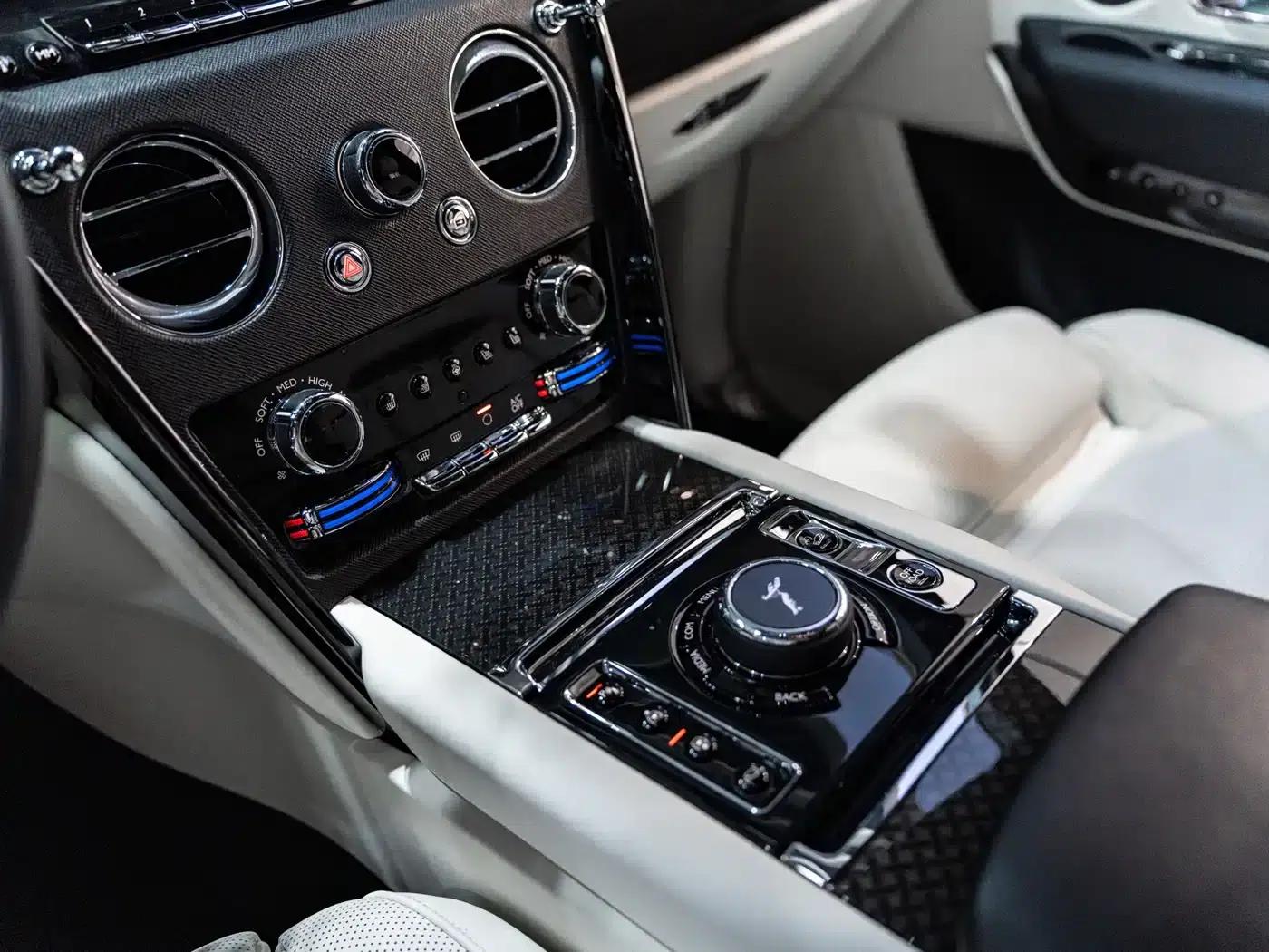 2020 Cullinan Black Badge — миниатюра 18