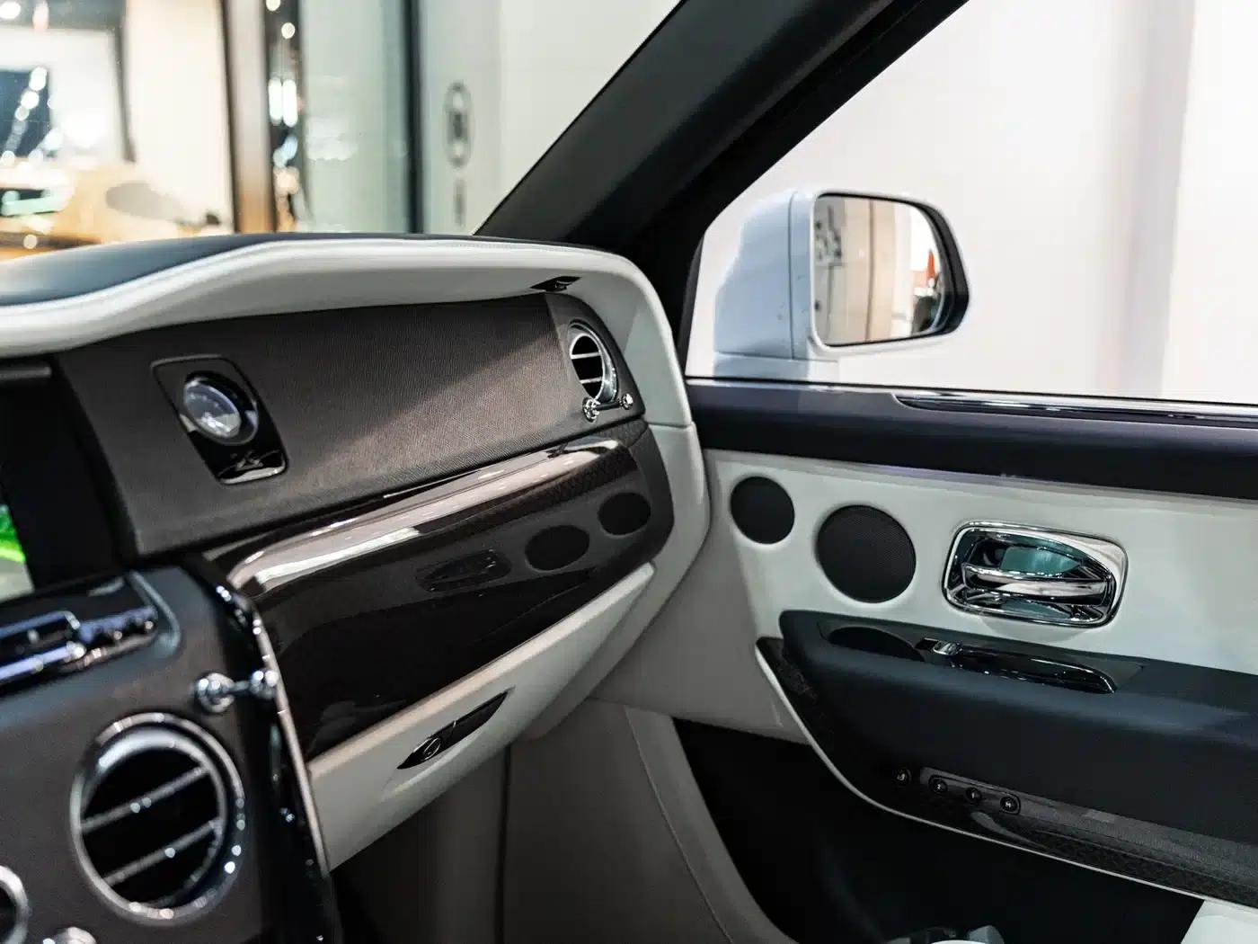 2020 Cullinan Black Badge — миниатюра 19