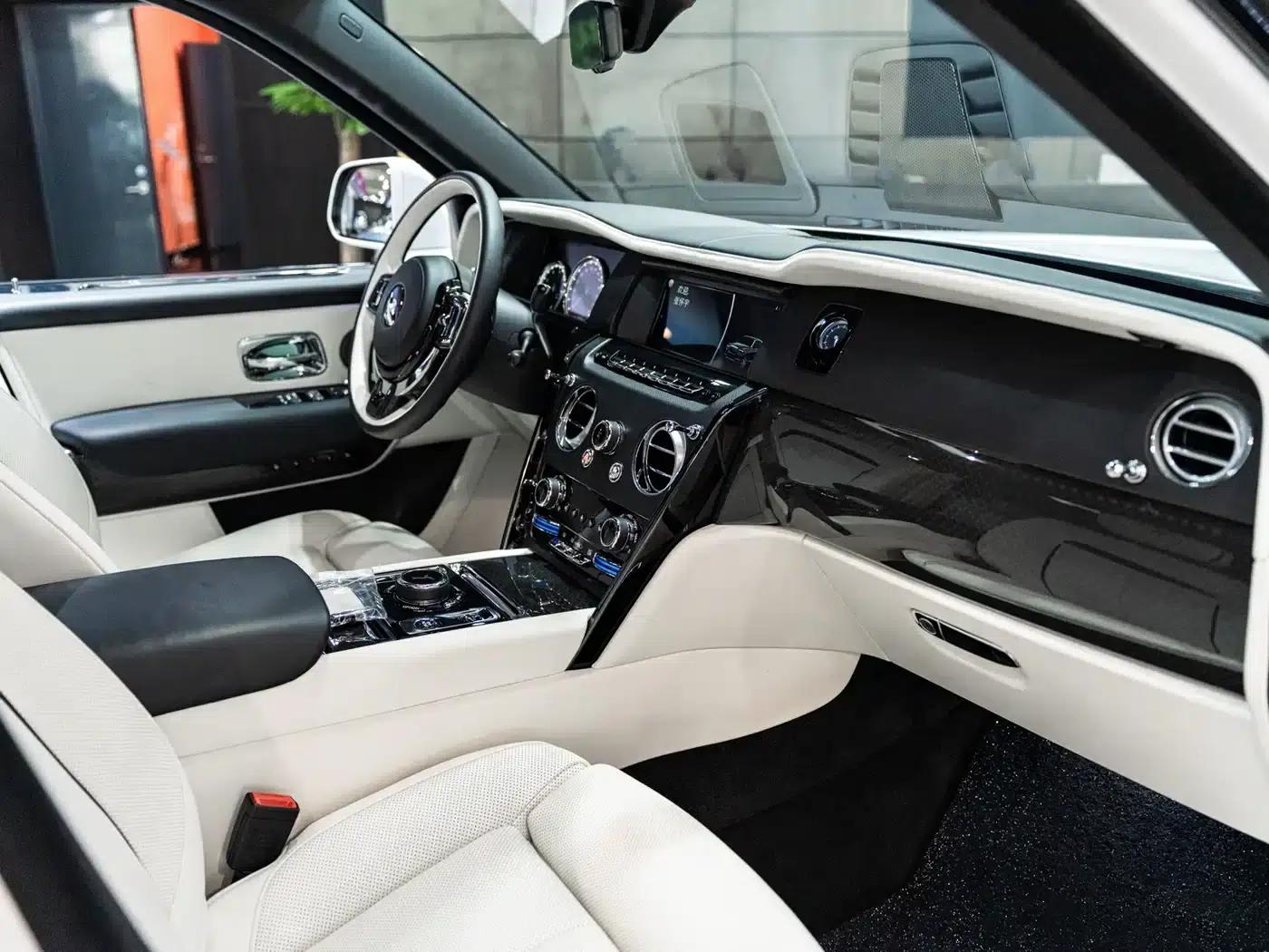 2020 Cullinan Black Badge — миниатюра 24