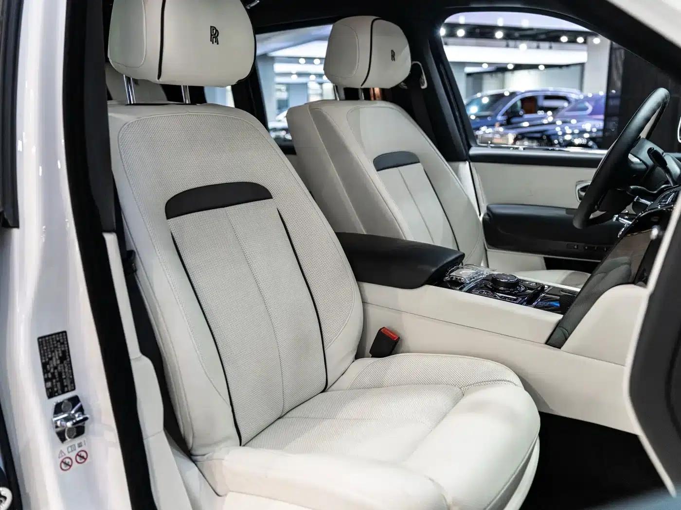 2020 Cullinan Black Badge — миниатюра 25
