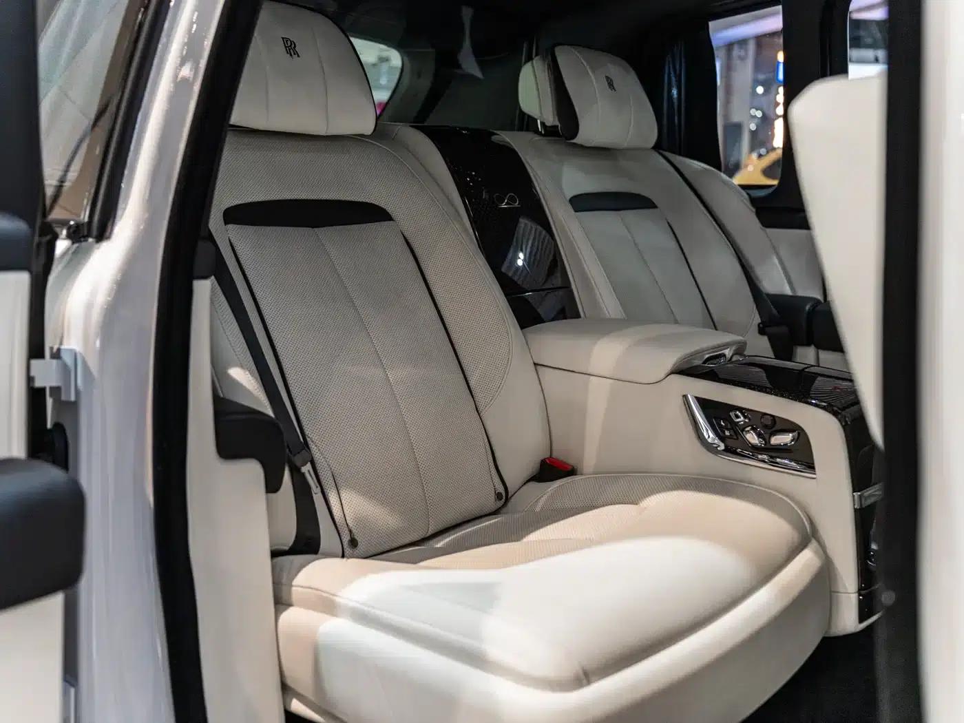 2020 Cullinan Black Badge — миниатюра 27