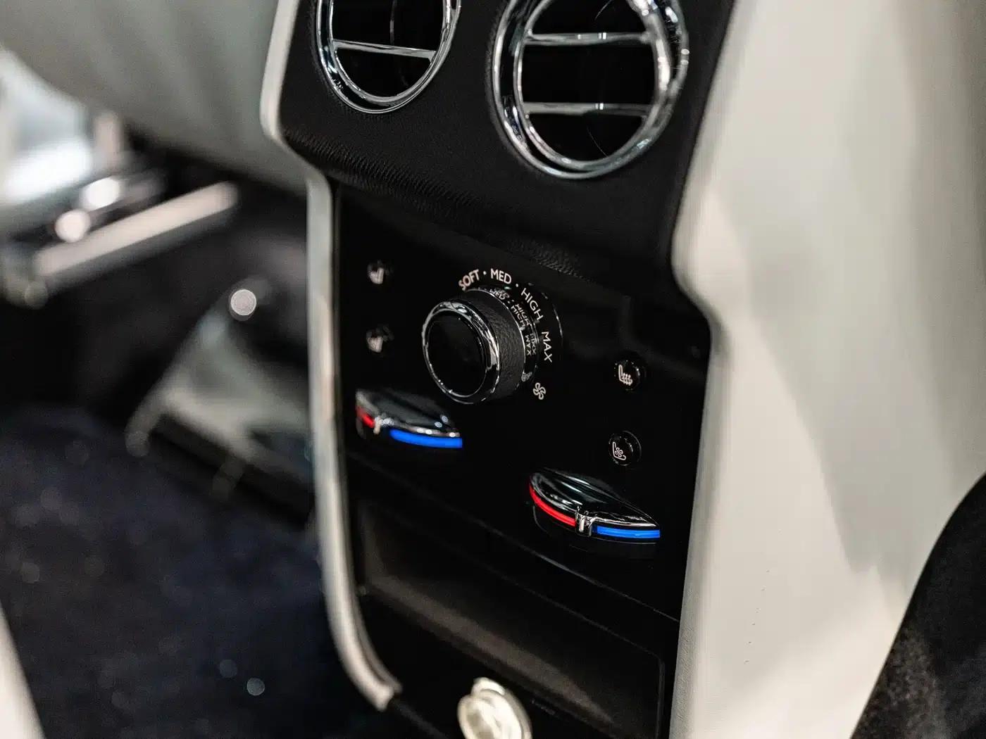 2020 Cullinan Black Badge — миниатюра 29