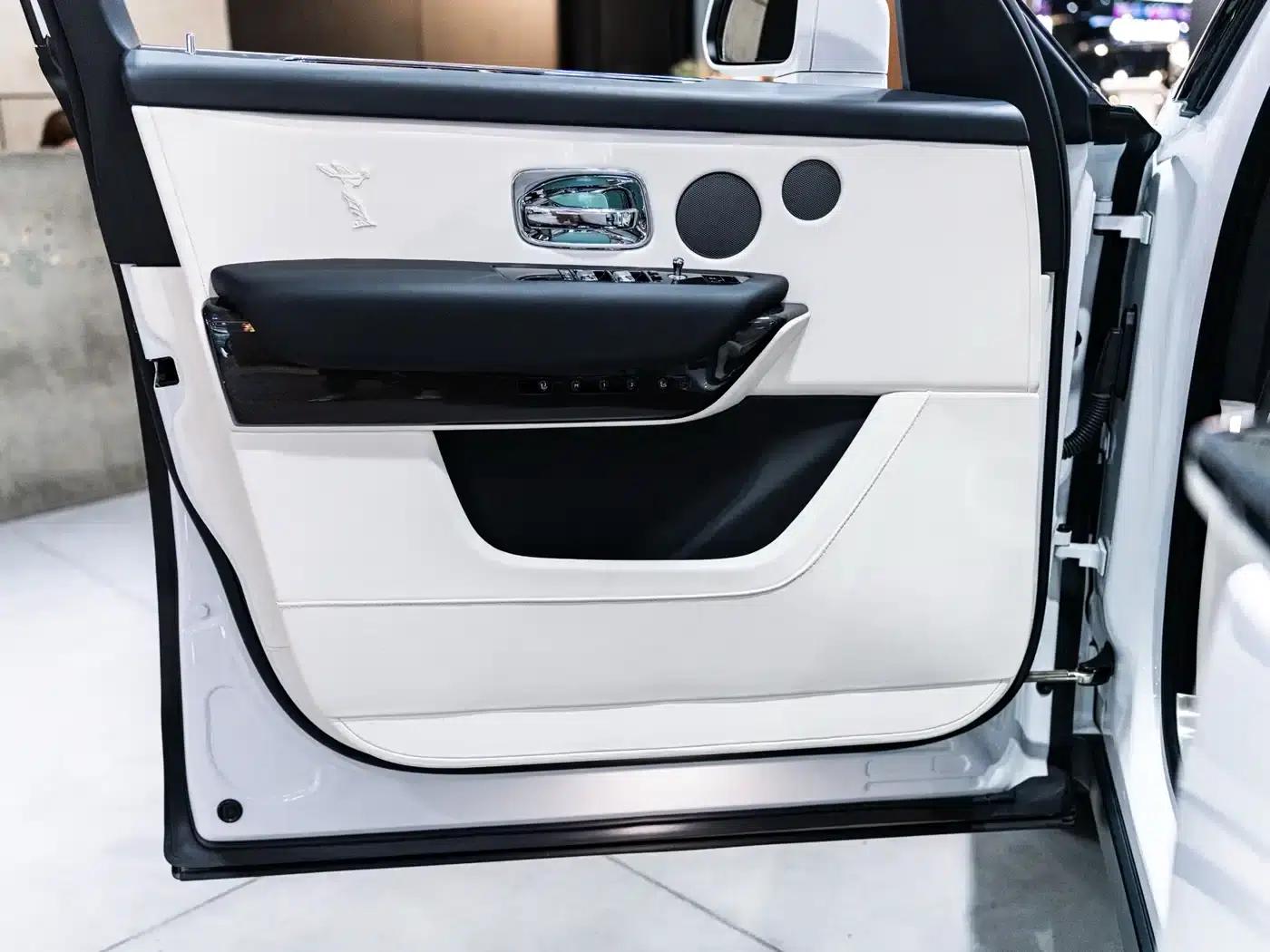 2020 Cullinan Black Badge — миниатюра 8