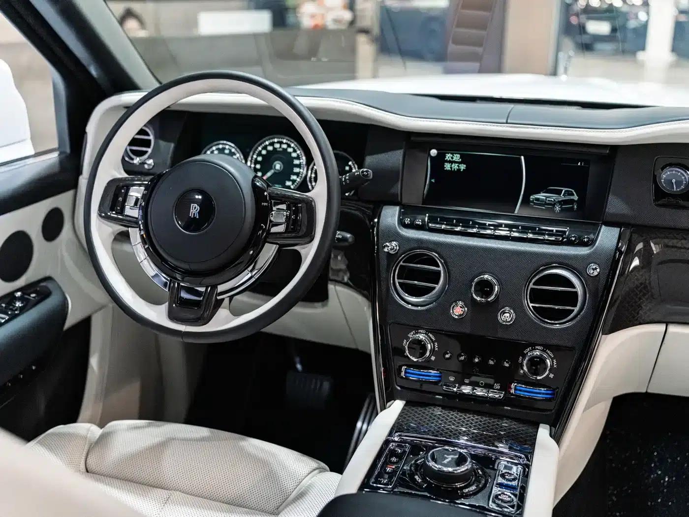 2020 Cullinan Black Badge — миниатюра 10