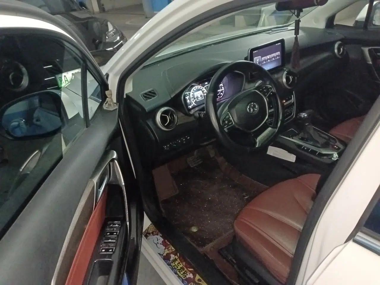 BAIC Senova D50 2018 1.5L CVT Prestige Smart Connectivity Edition — миниатюра 13