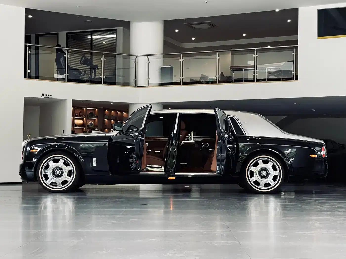 2013 Phantom 6.7L Extended Wheelbase (EWB) — миниатюра 2