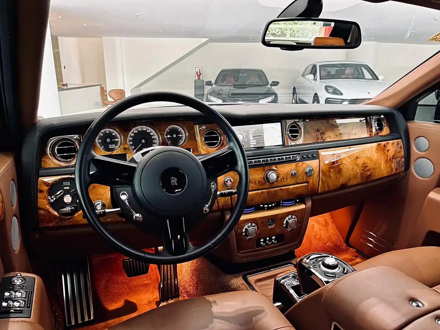 2013 Phantom 6.7L Extended Wheelbase (EWB) — миниатюра 4
