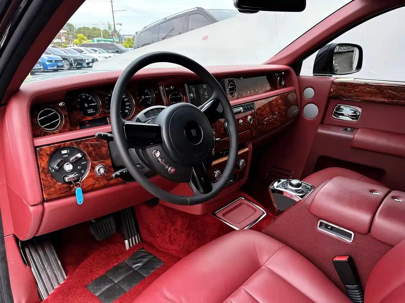 2013 Phantom 6.7L Extended Wheelbase (EWB) — миниатюра 2
