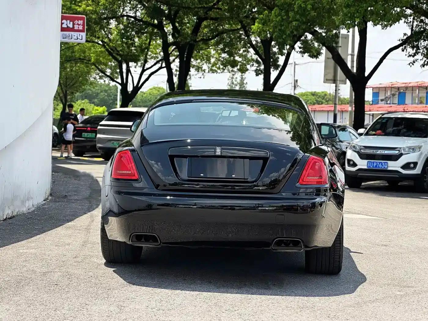 2017 Phantom 6.6T Black Badge Edition — миниатюра 9