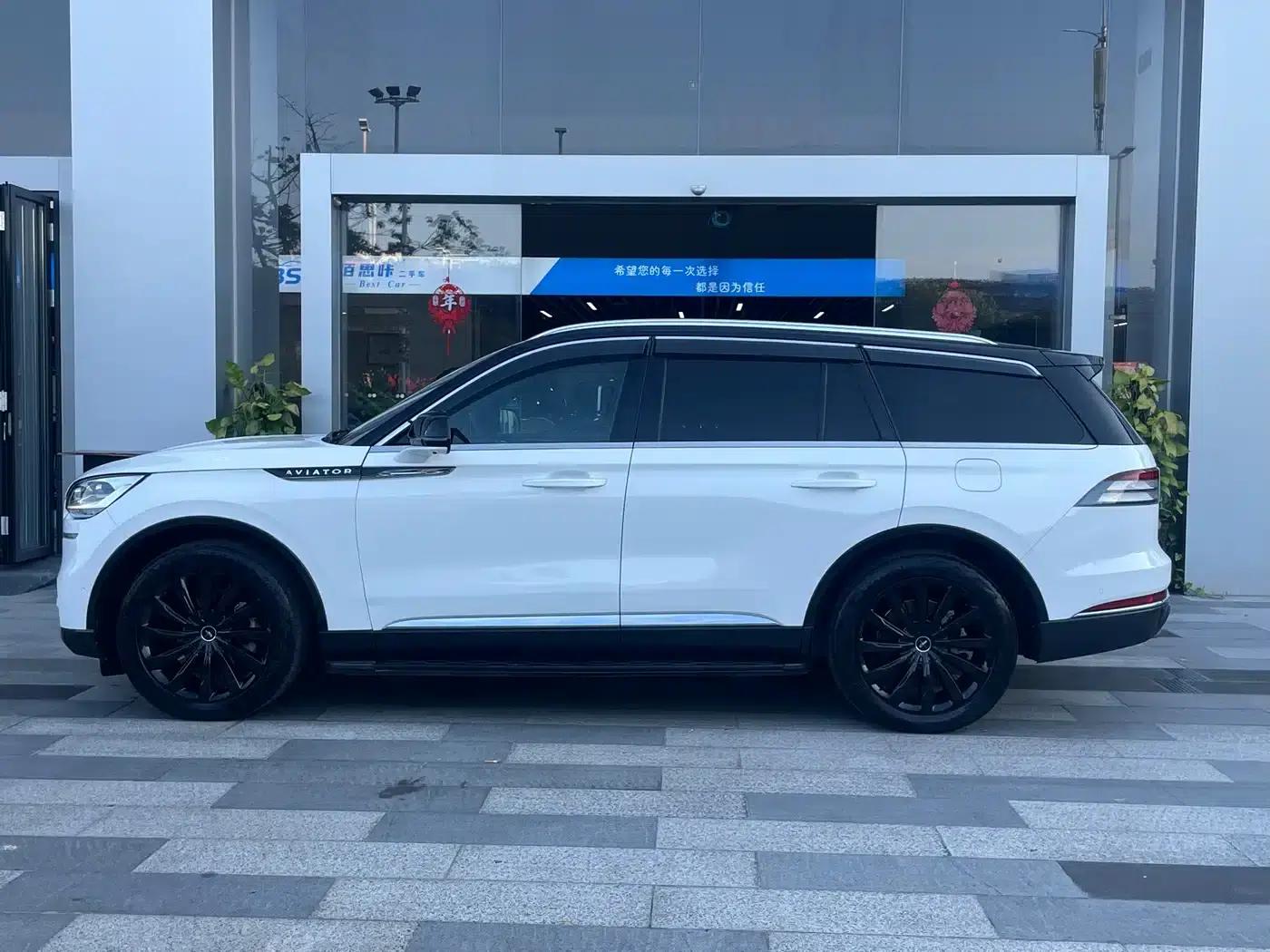 2020 Aviator 3.0T V6 AWD Executive Edition — миниатюра 4