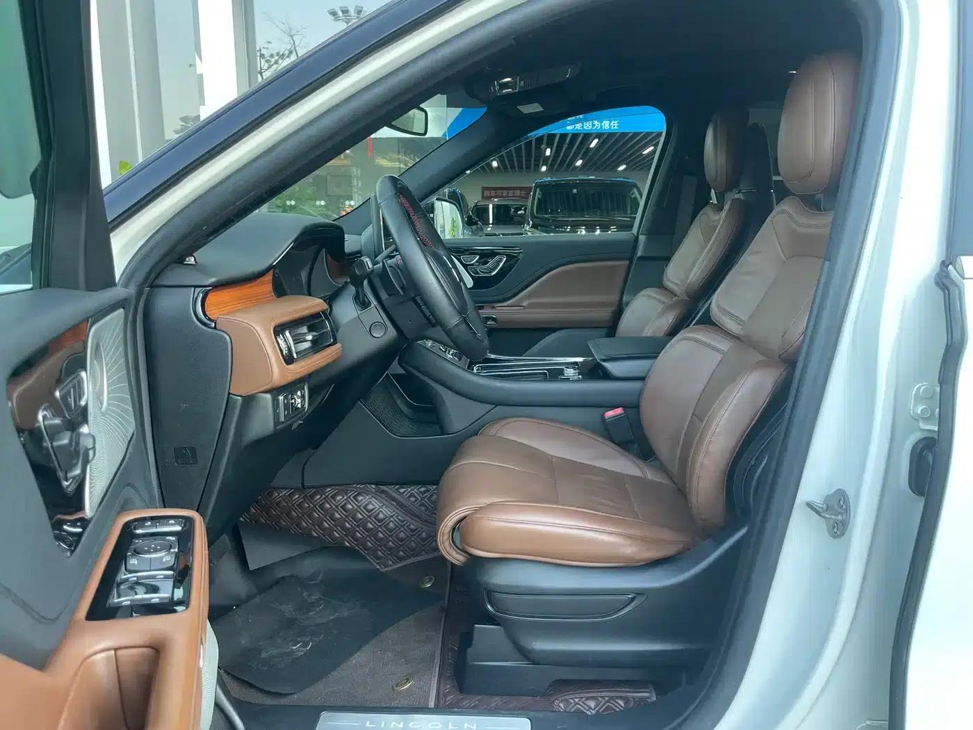 2020 Aviator 3.0T V6 AWD Executive Edition — миниатюра 5