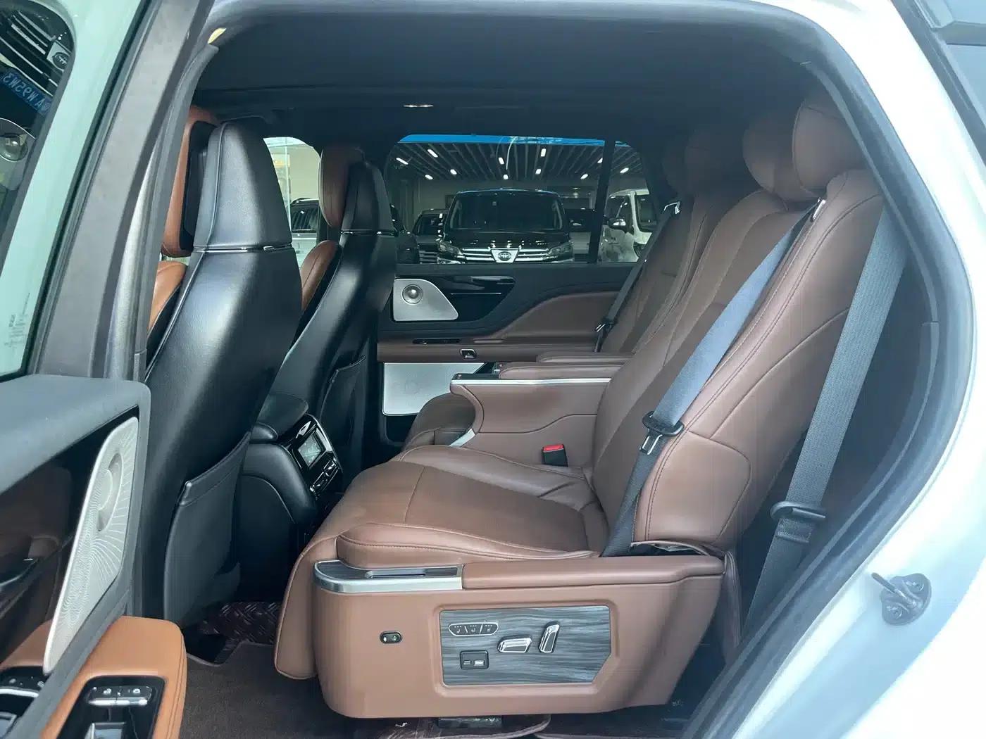 2020 Aviator 3.0T V6 AWD Executive Edition — миниатюра 8