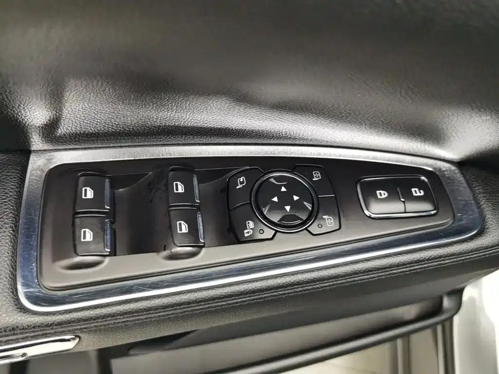 Lincoln Continental 2017 2.0T Two-Wheel Drive Premium Edition — миниатюра 9