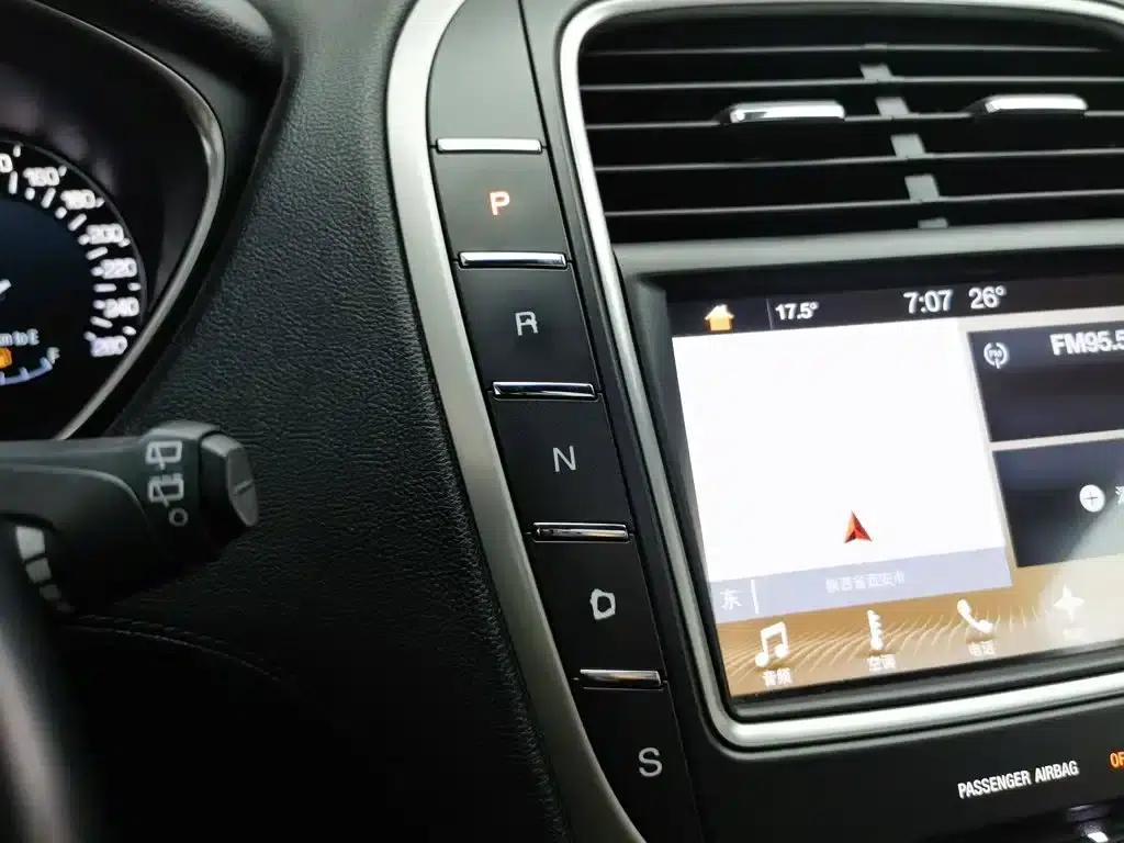 Lincoln MKX 2017 2.0T AWD Premium Edition — миниатюра 13