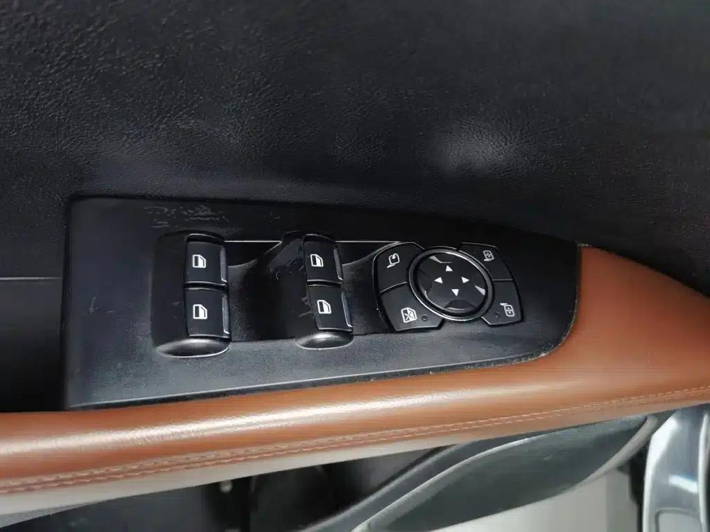 Lincoln MKX 2017 2.0T AWD Premium Edition — миниатюра 9