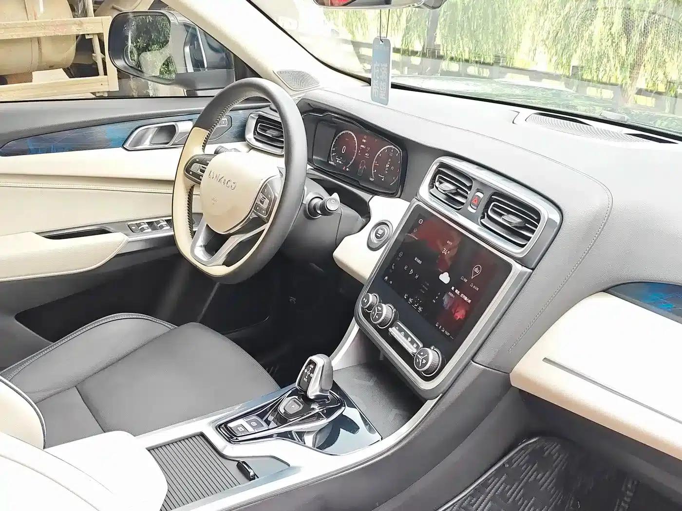 Lynk & Co 01 2019 2.0T 2WD Pro Edition (China VI Emission Standard) — миниатюра 14