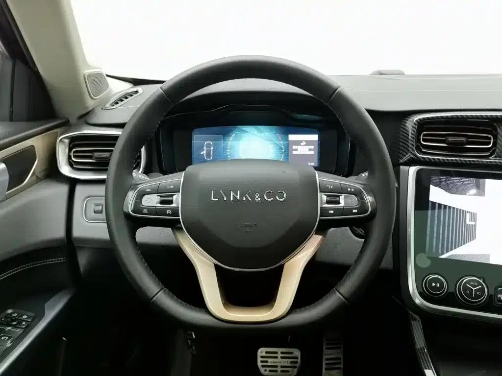 Lynk & Co 01 2017 2.0T 2WD Pro Edition — миниатюра 11